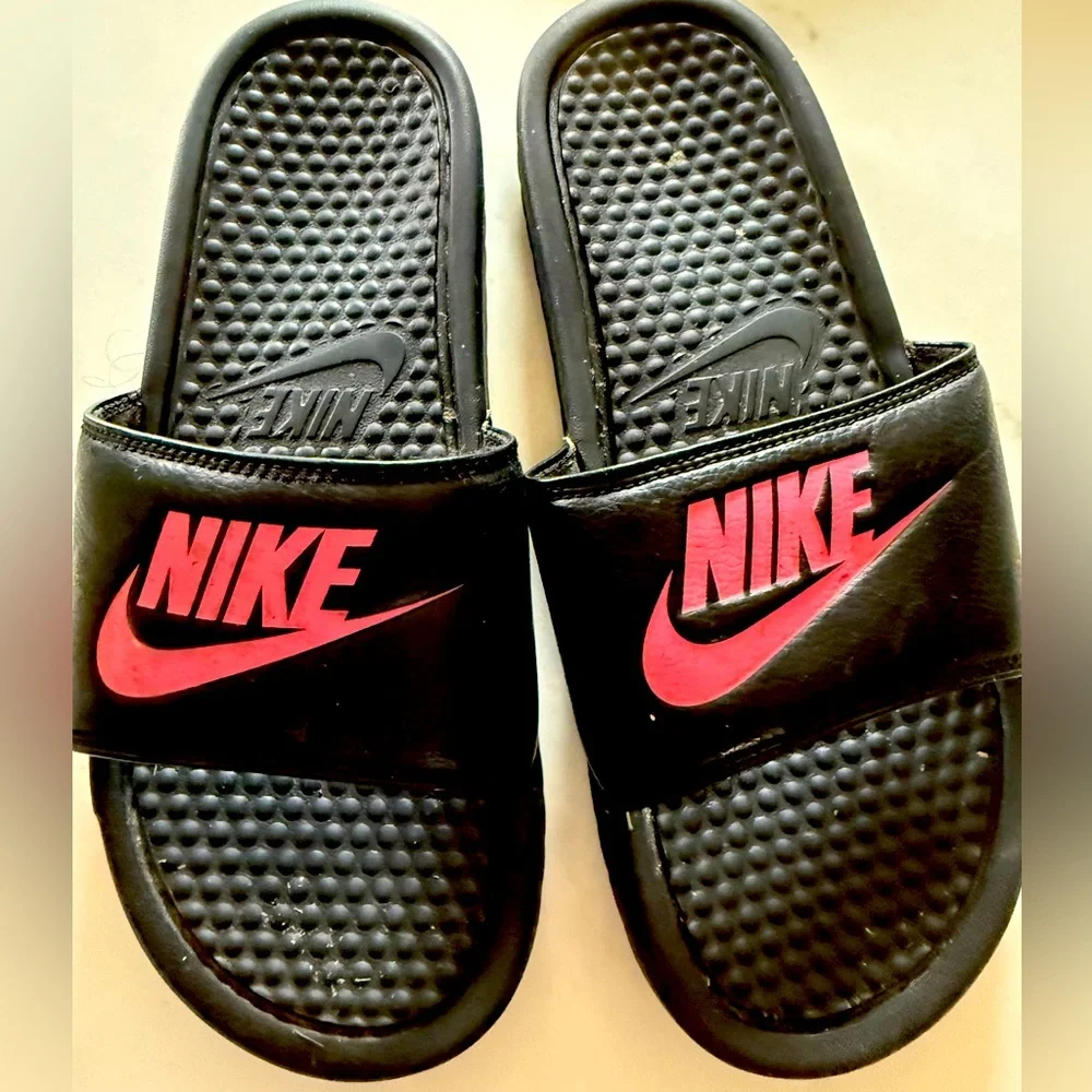 Mens size 8 nike slides
